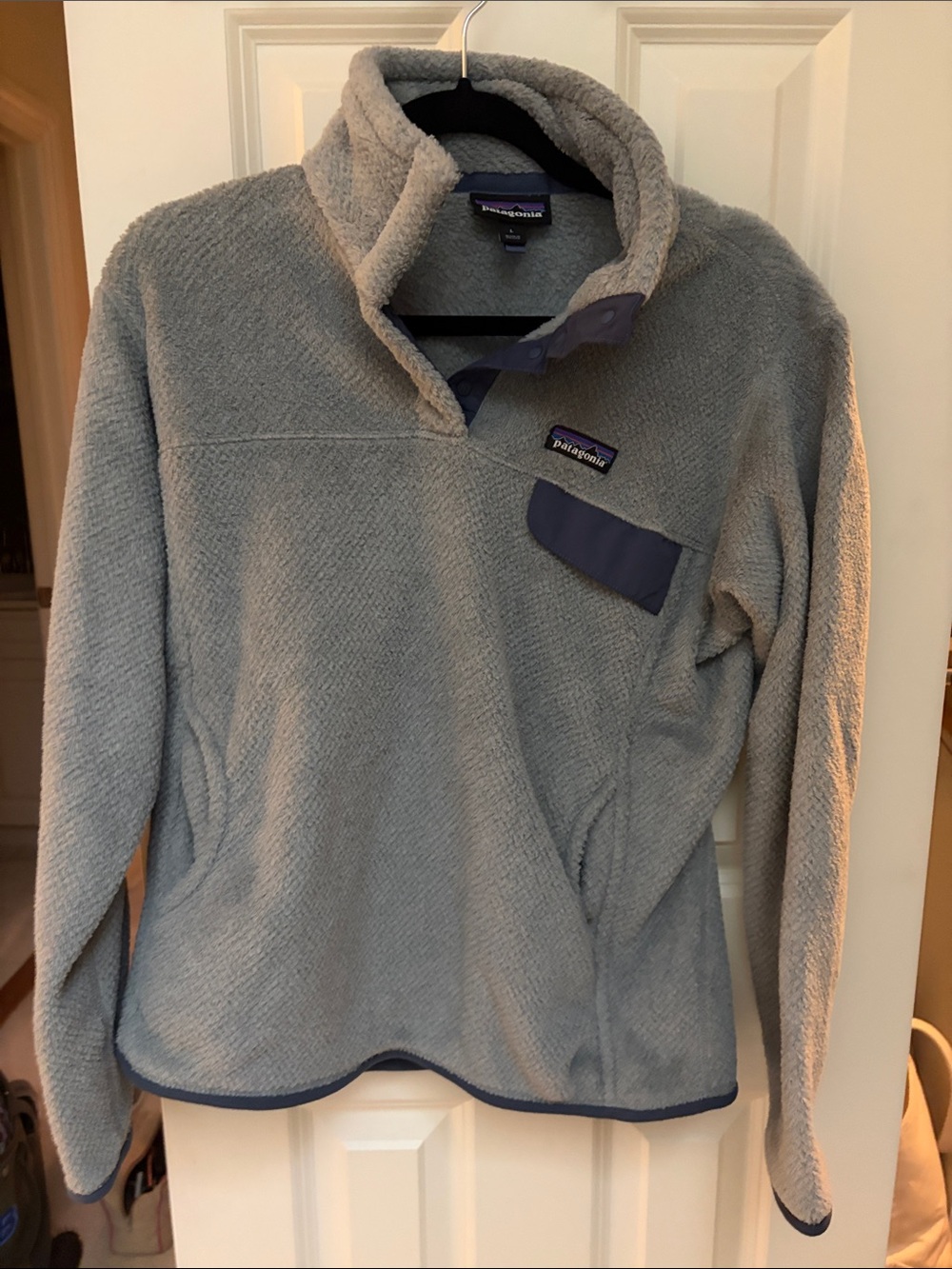 Patagonia Women's Light Gray Fleece Pullover with Chest Pocket